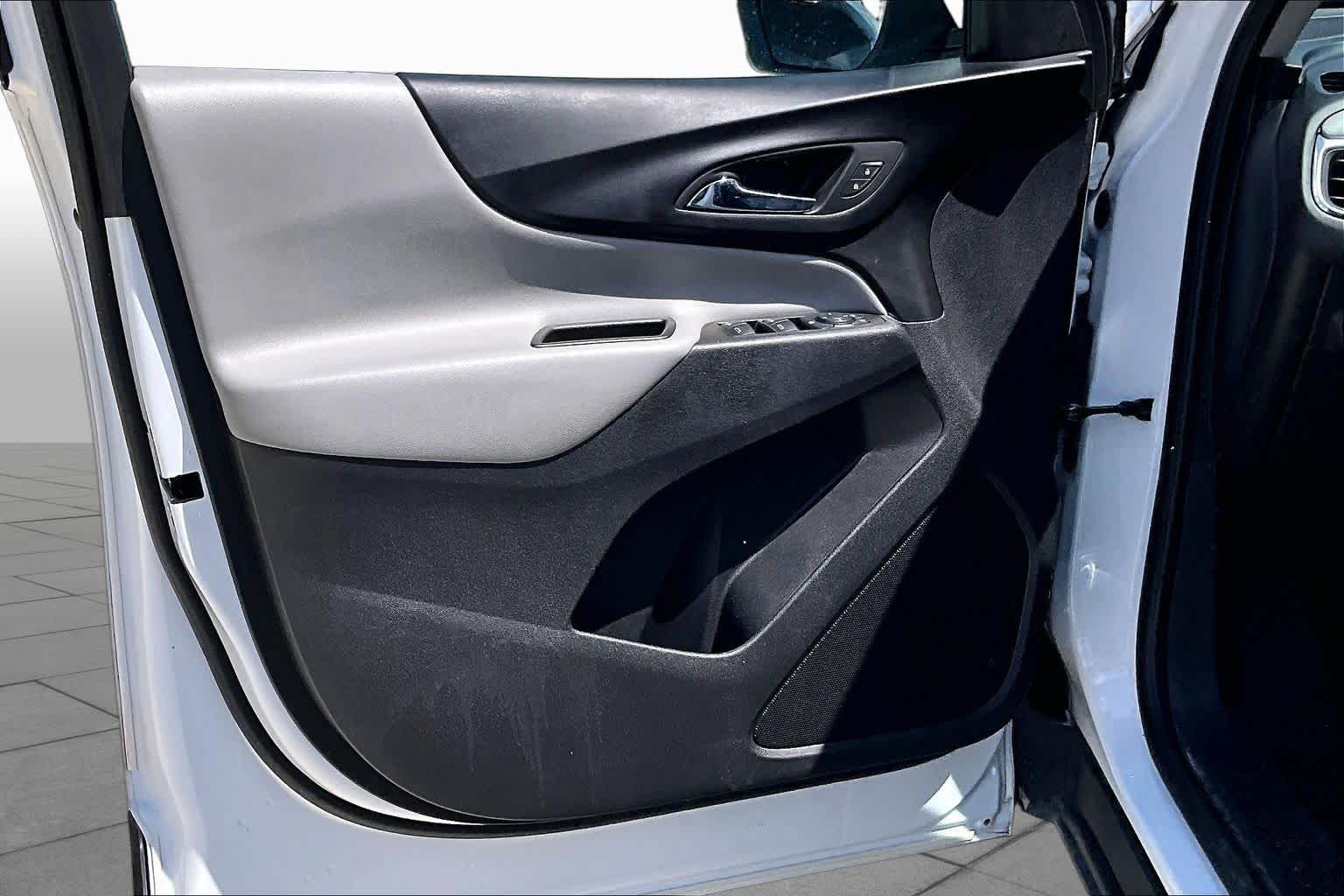 2023 Chevrolet Equinox photo 39 of 62