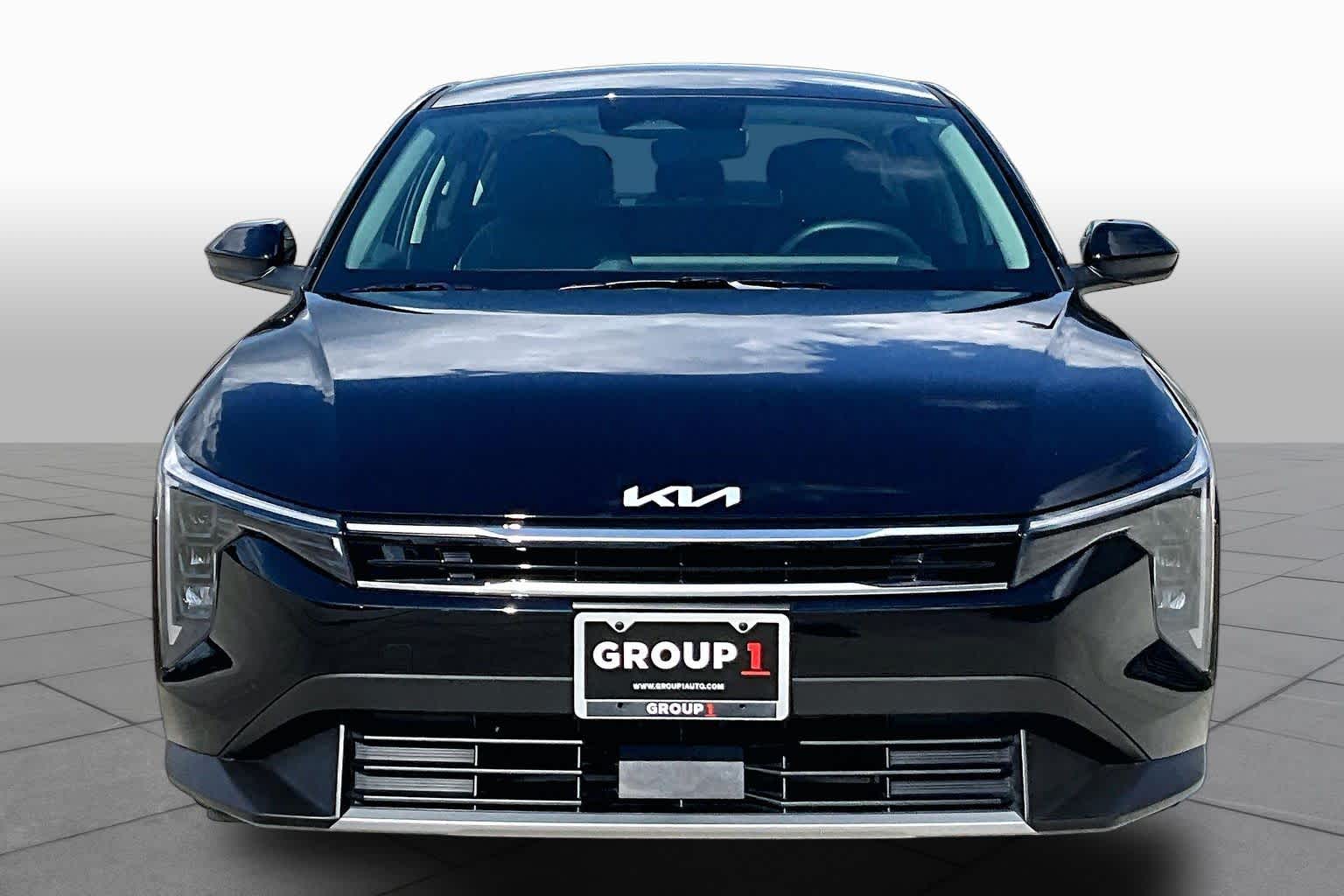 2025 Kia K4 photo 4 of 32
