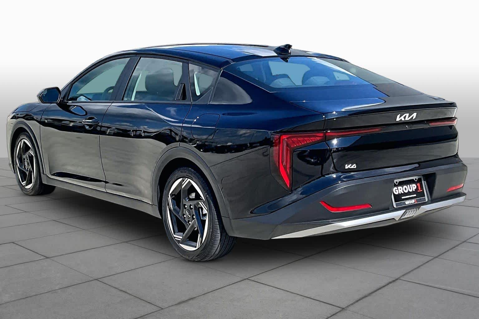 2025 Kia K4 photo 11 of 32