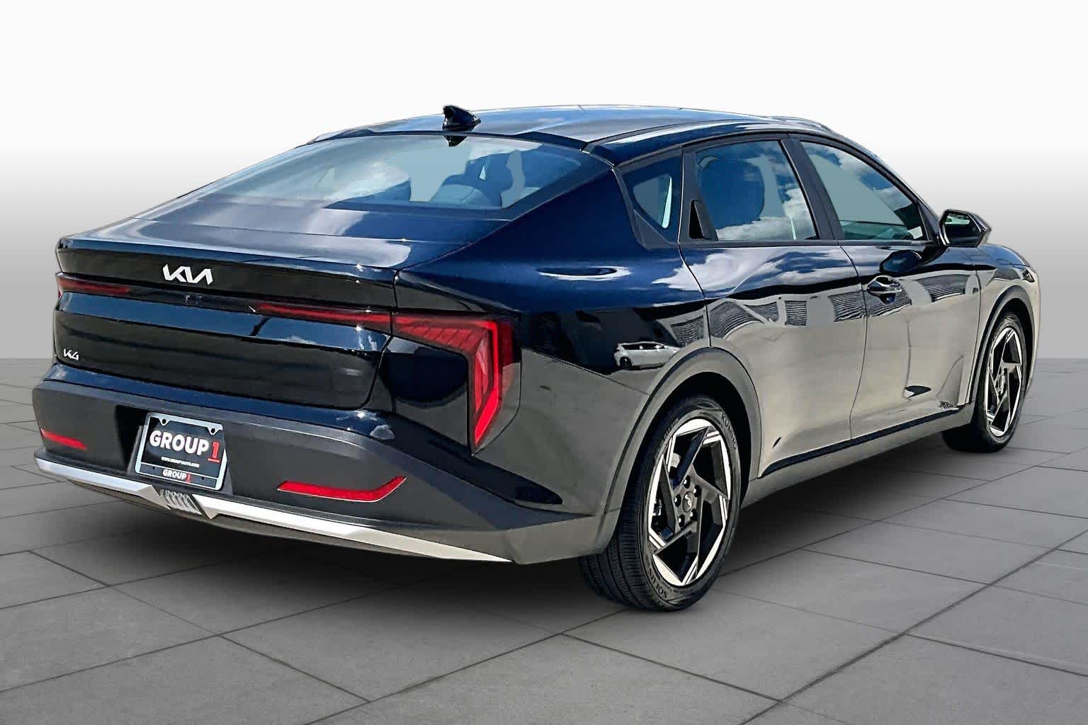 2025 Kia K4 photo 12 of 32