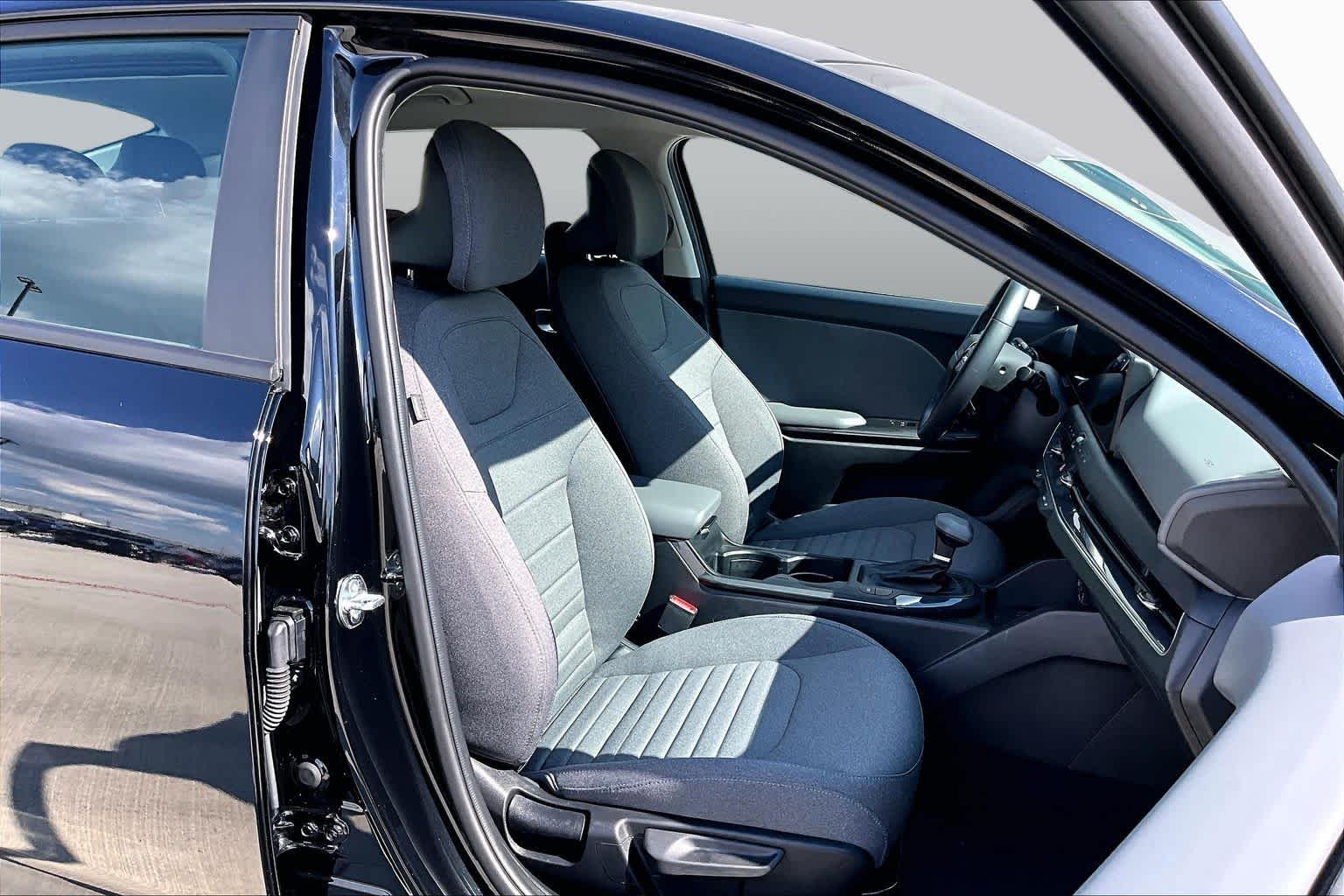 2025 Kia K4 photo 9 of 32