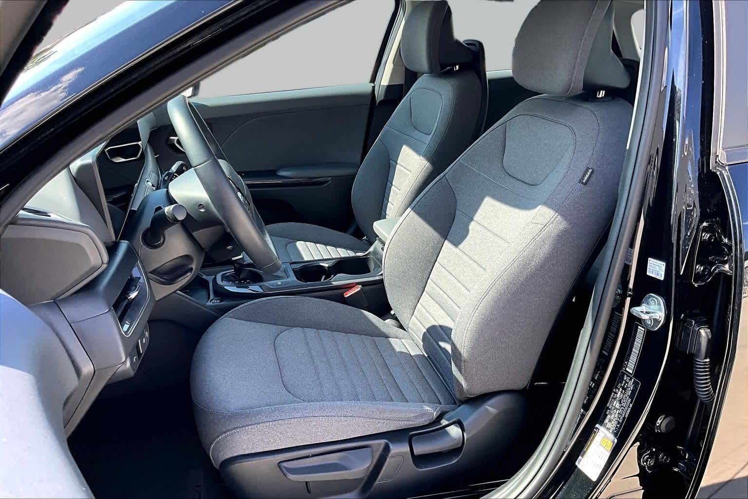 2025 Kia K4 photo 8 of 32