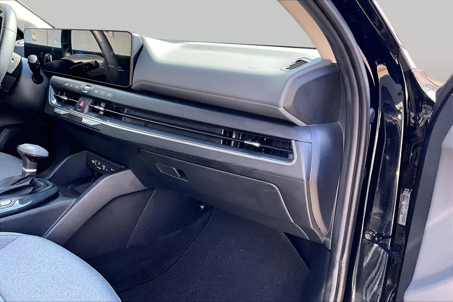 2025 Kia K4 photo 17 of 32