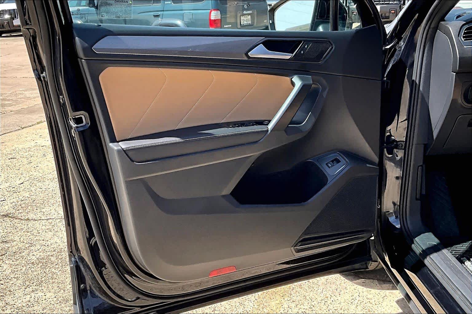 2023 Volkswagen Tiguan SE DEEP BLACK PEARL EFFECT at AutoNation Ford Gulf Fwy