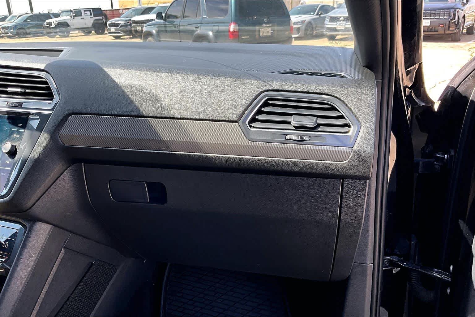 2023 Volkswagen Tiguan SE DEEP BLACK PEARL EFFECT at AutoNation Ford Gulf Fwy