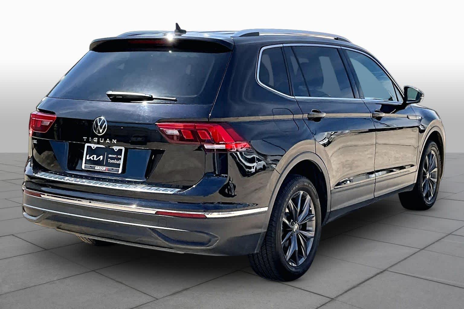 2023 Volkswagen Tiguan SE DEEP BLACK PEARL EFFECT at AutoNation Ford Gulf Fwy