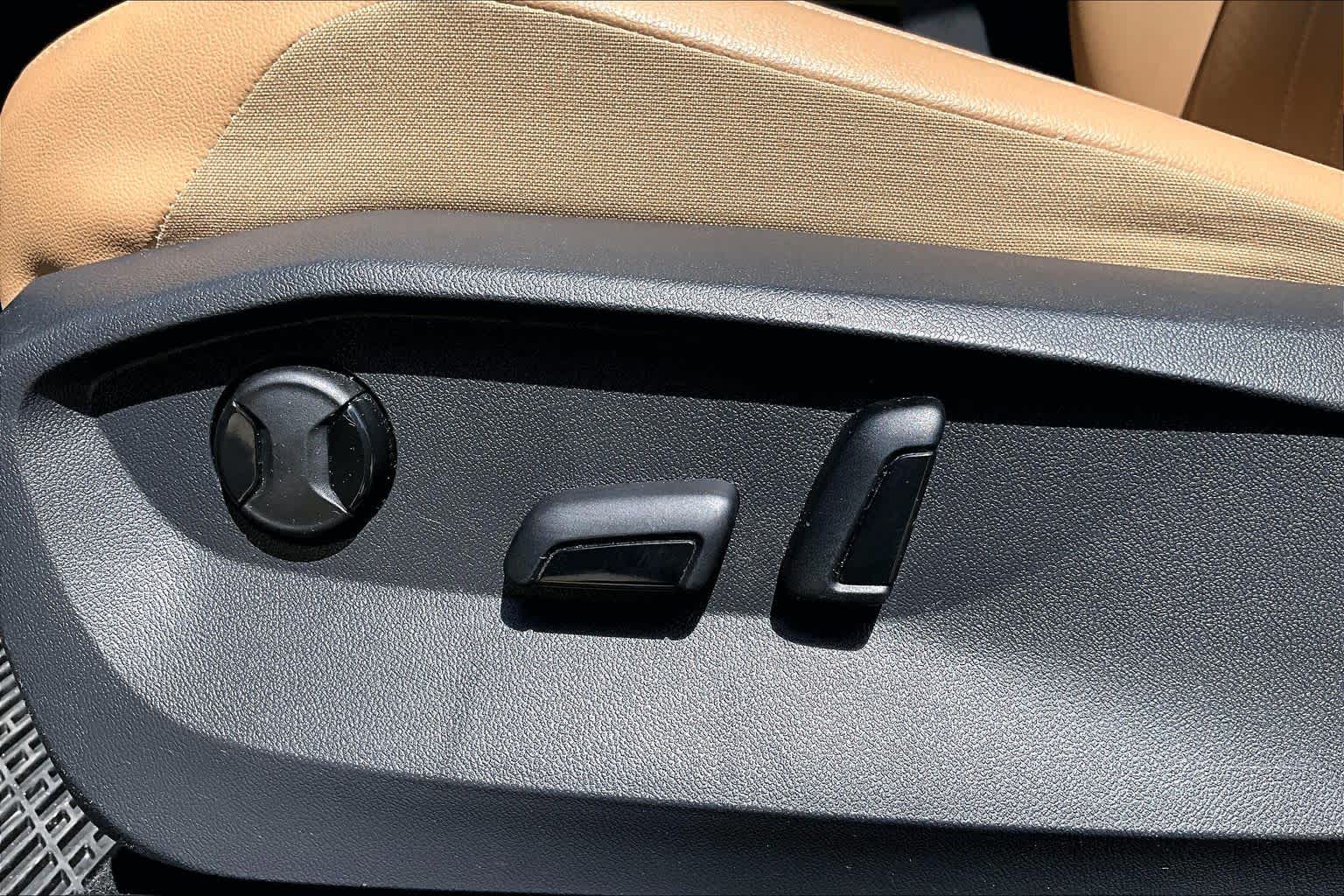 2023 Volkswagen Tiguan SE DEEP BLACK PEARL EFFECT at AutoNation Ford Gulf Fwy