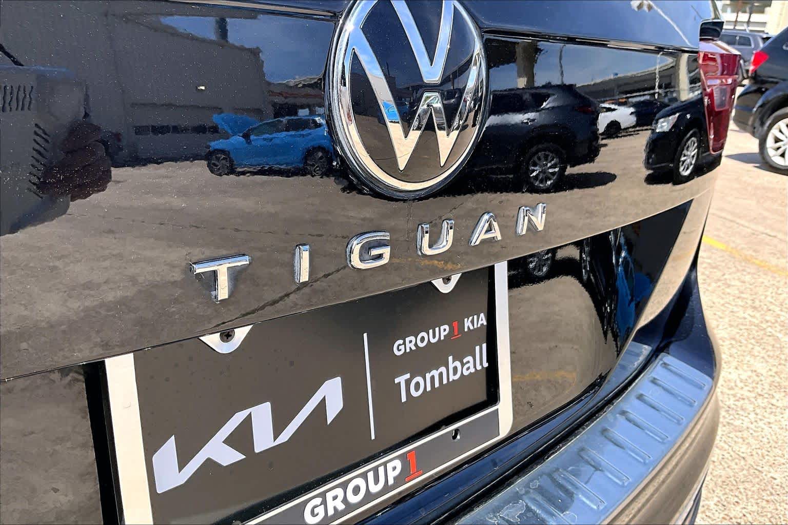 2023 Volkswagen Tiguan SE DEEP BLACK PEARL EFFECT at AutoNation Ford Gulf Fwy