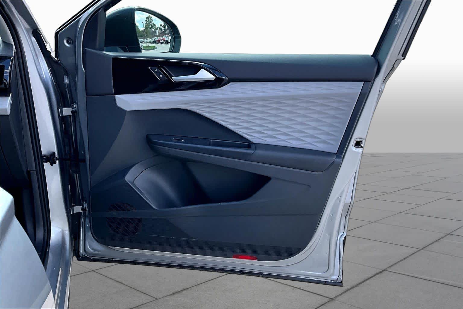 2023 Volkswagen Taos photo 41 of 63