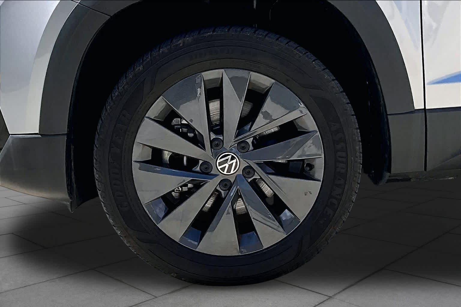 2023 Volkswagen Taos photo 19 of 63