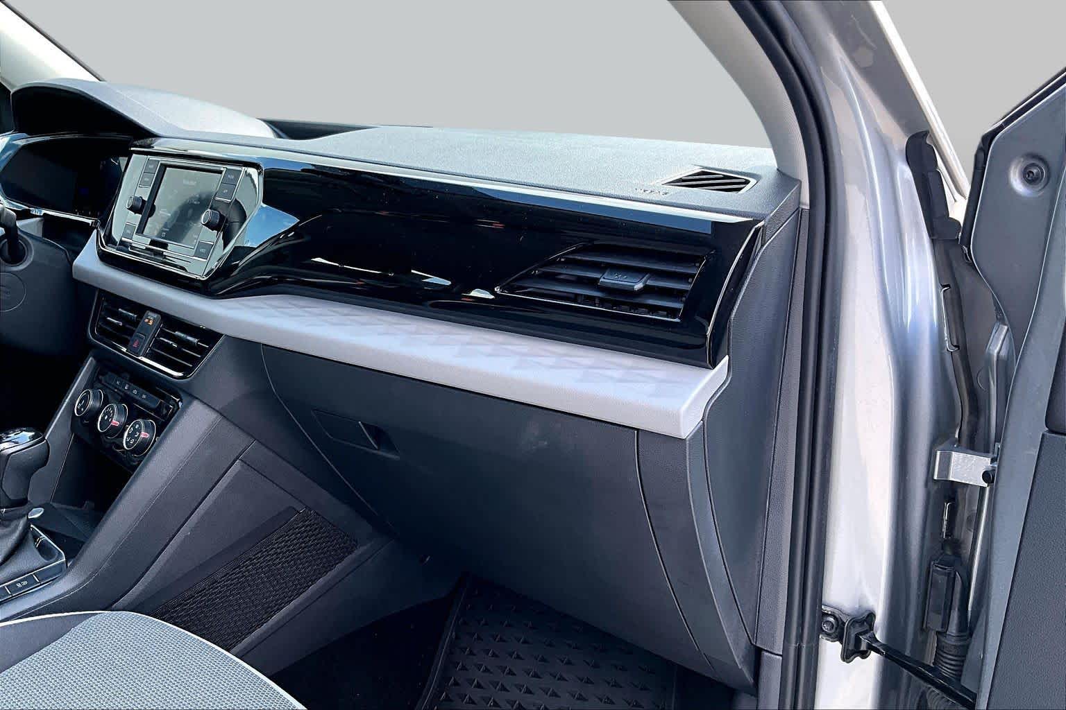 2023 Volkswagen Taos photo 33 of 63