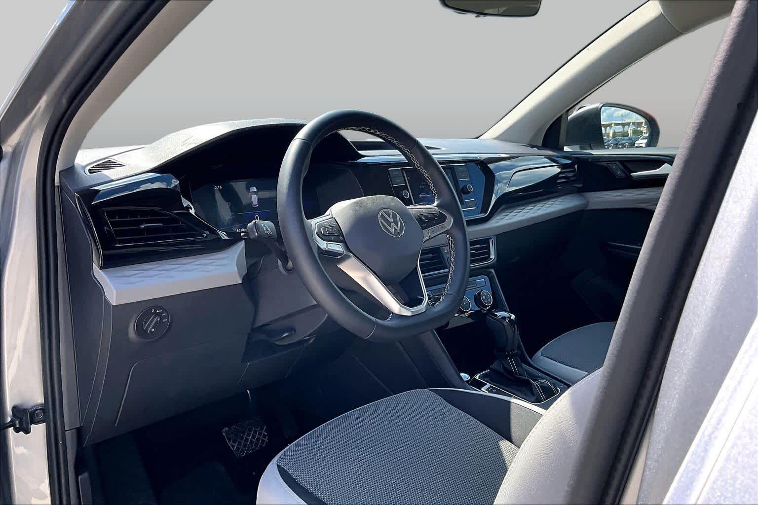 2023 Volkswagen Taos photo 31 of 63