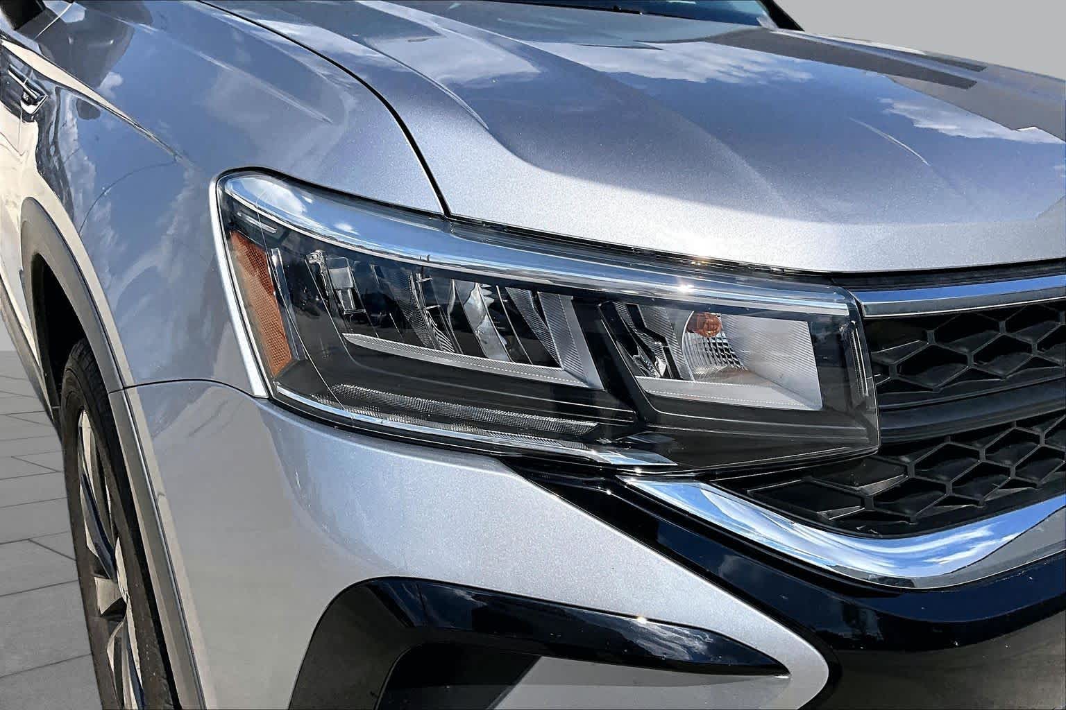 2023 Volkswagen Taos photo 49 of 63