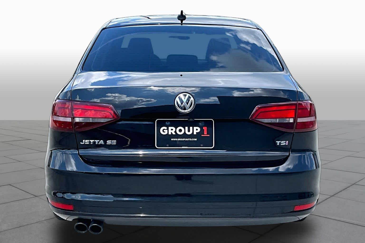 2017 Volkswagen Jetta photo 5 of 28