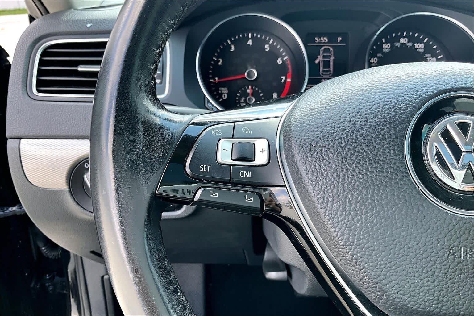 2017 Volkswagen Jetta photo 21 of 28