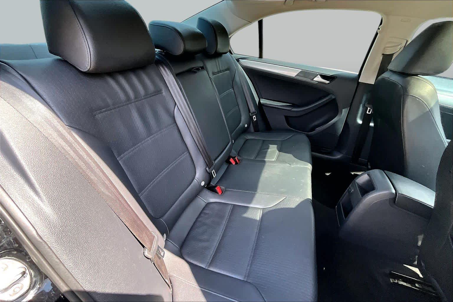 2017 Volkswagen Jetta photo 18 of 28