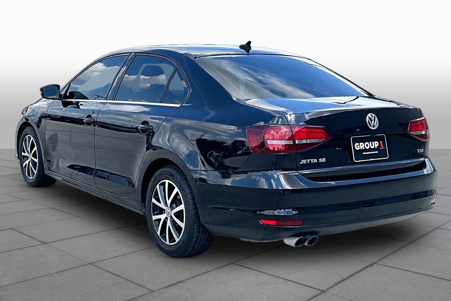 2017 Volkswagen Jetta photo 10 of 28