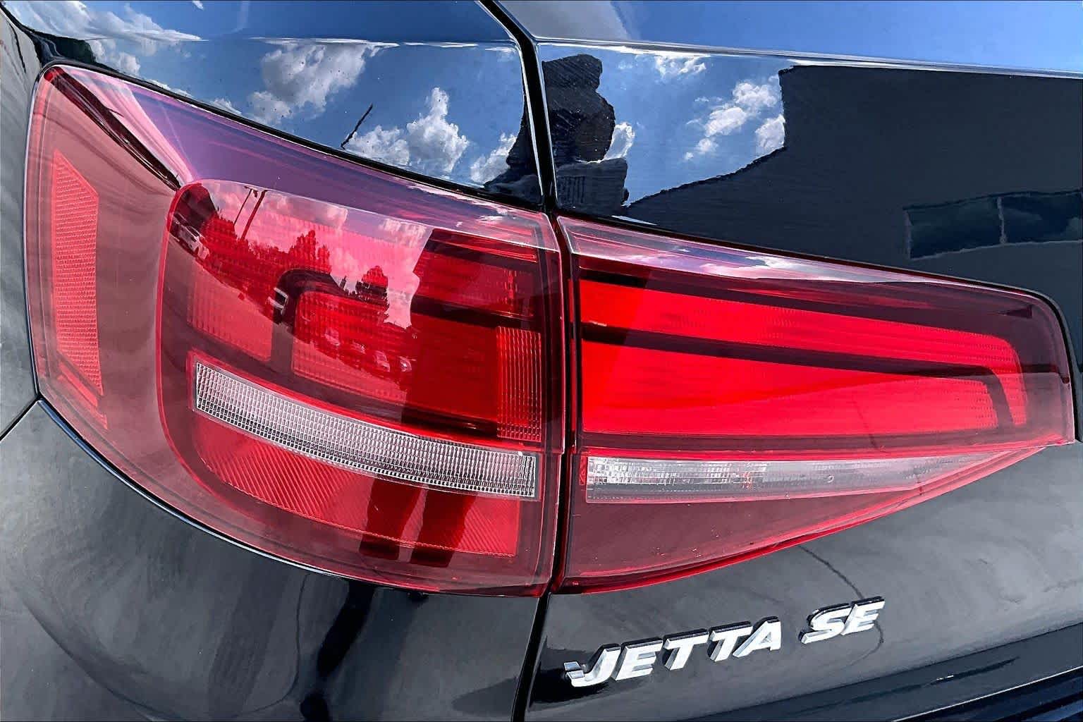 2017 Volkswagen Jetta photo 25 of 28