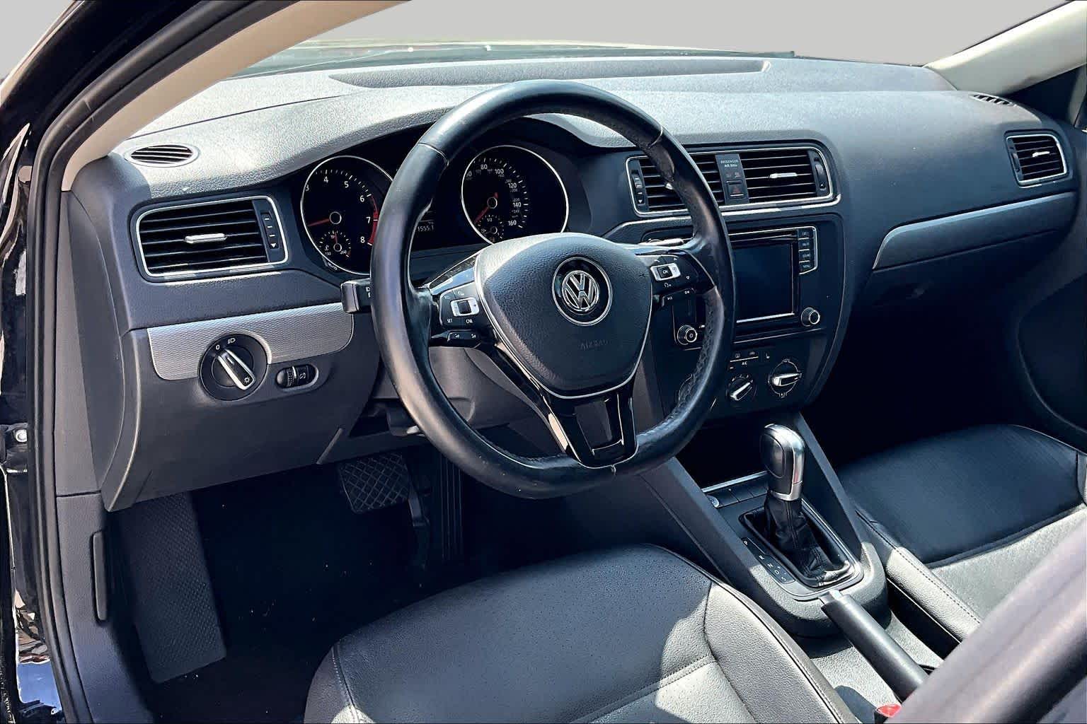 2017 Volkswagen Jetta photo 15 of 28
