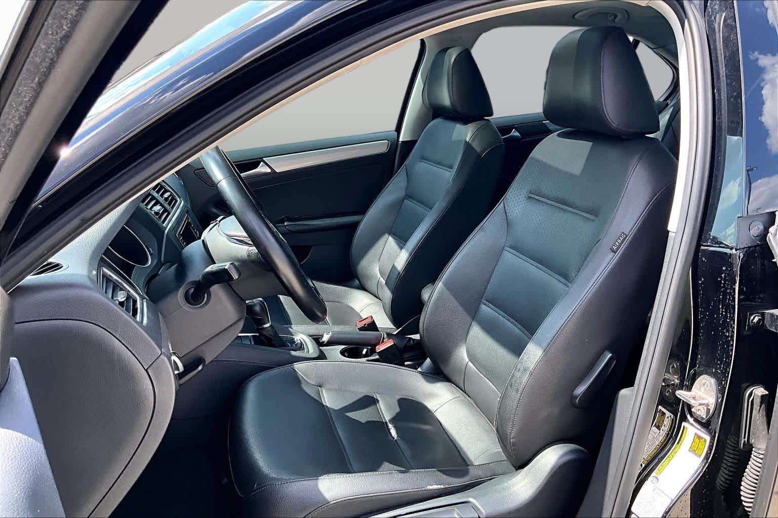 2017 Volkswagen Jetta photo 8 of 28