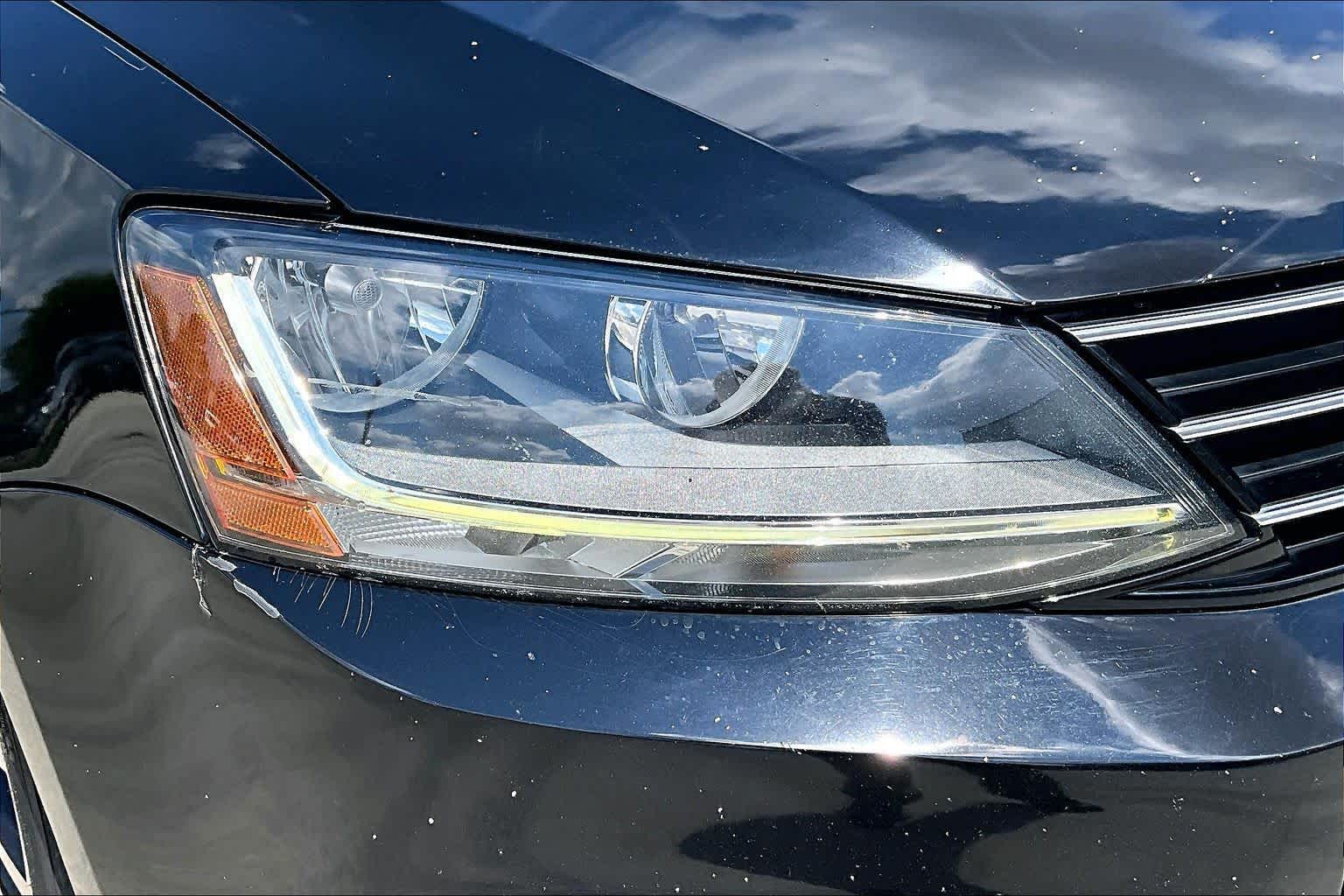 2017 Volkswagen Jetta photo 24 of 28