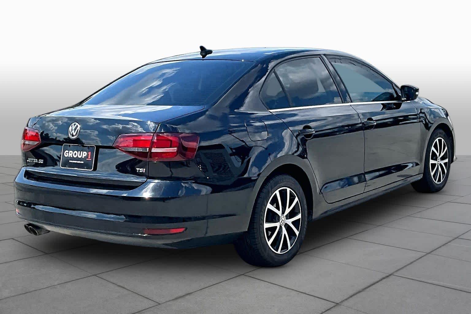 2017 Volkswagen Jetta photo 11 of 28
