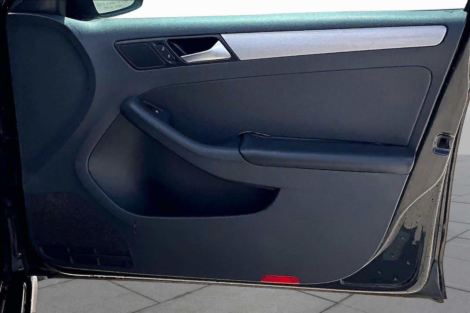 2017 Volkswagen Jetta photo 20 of 28