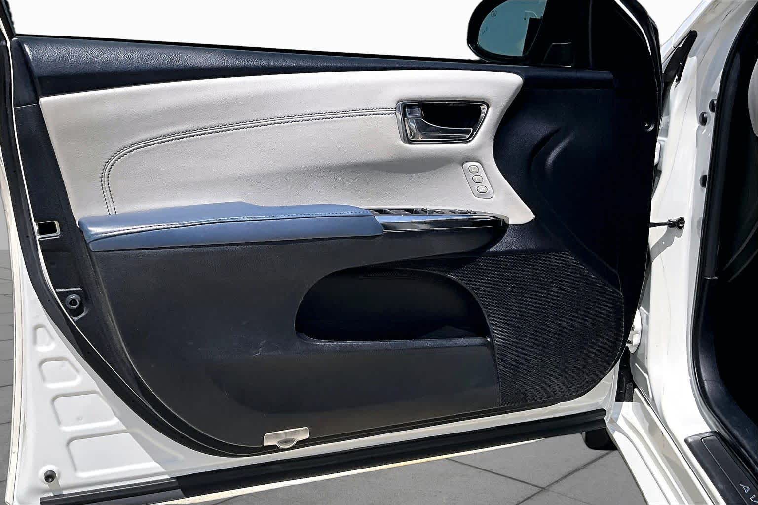 2013 Toyota Avalon Limited Blizzard Pearl at Tomball Ford