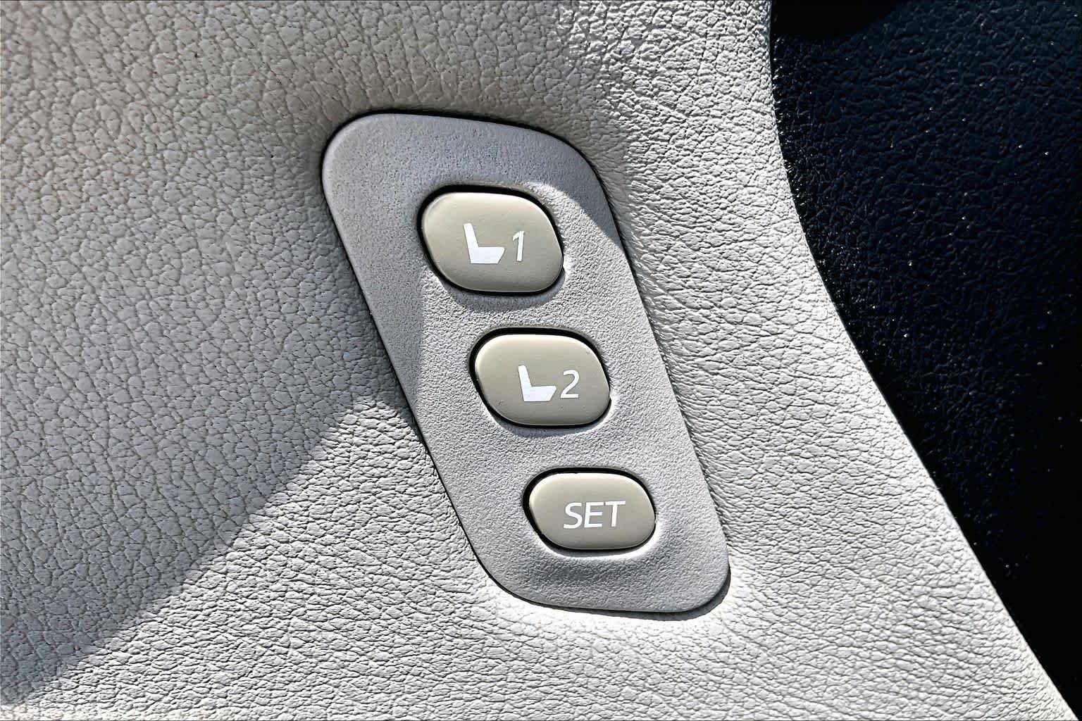 2013 Toyota Avalon Limited Blizzard Pearl at Tomball Ford