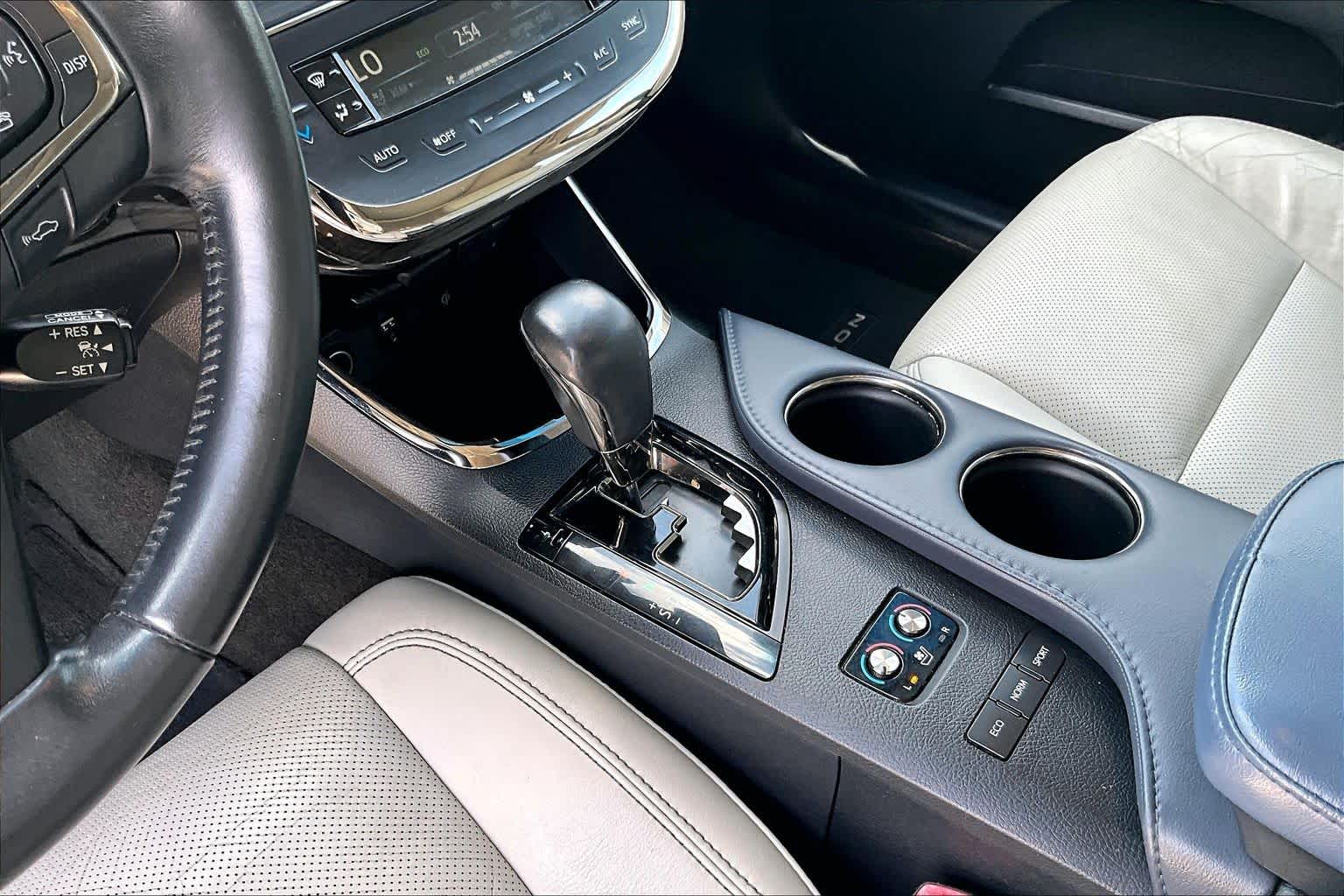 2013 Toyota Avalon Limited Blizzard Pearl at Tomball Ford