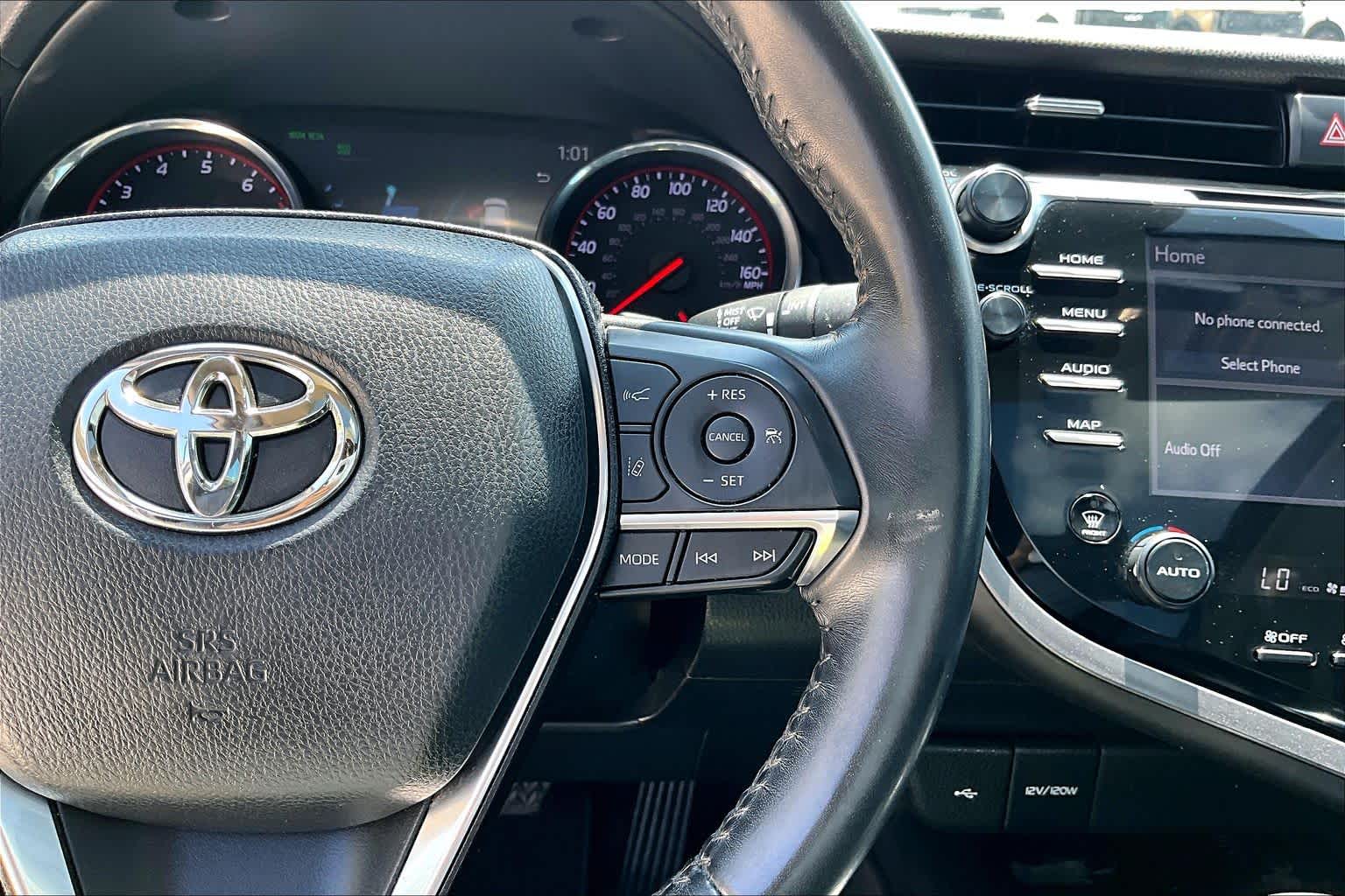 2020 Toyota Camry photo 23 of 32