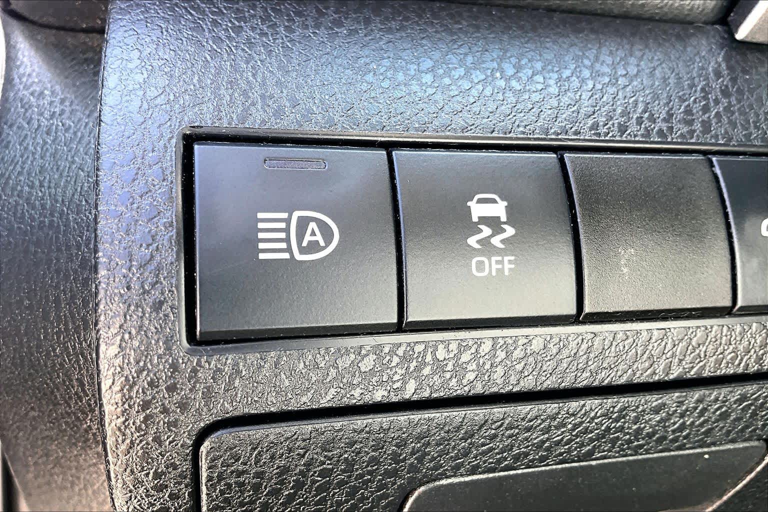 2020 Toyota Camry photo 31 of 32