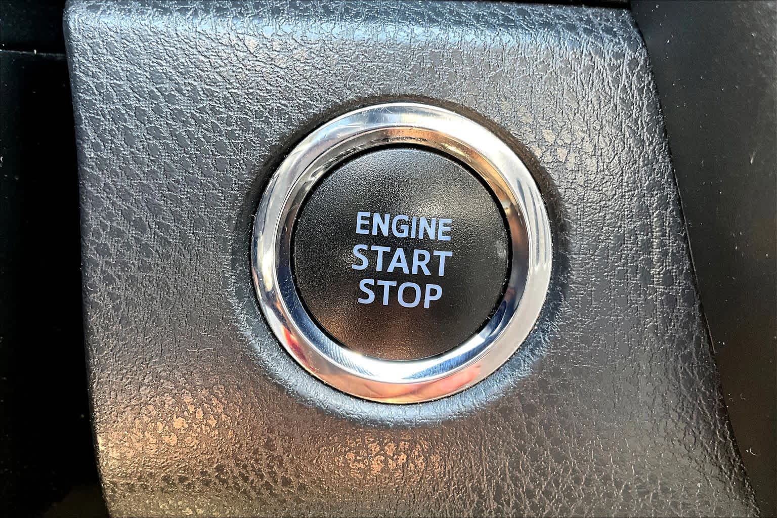 2020 Toyota Camry photo 30 of 32