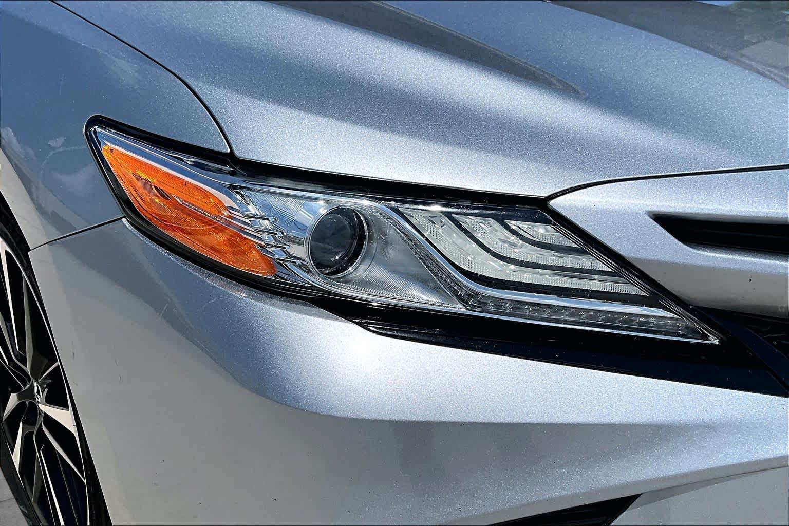2020 Toyota Camry photo 26 of 32