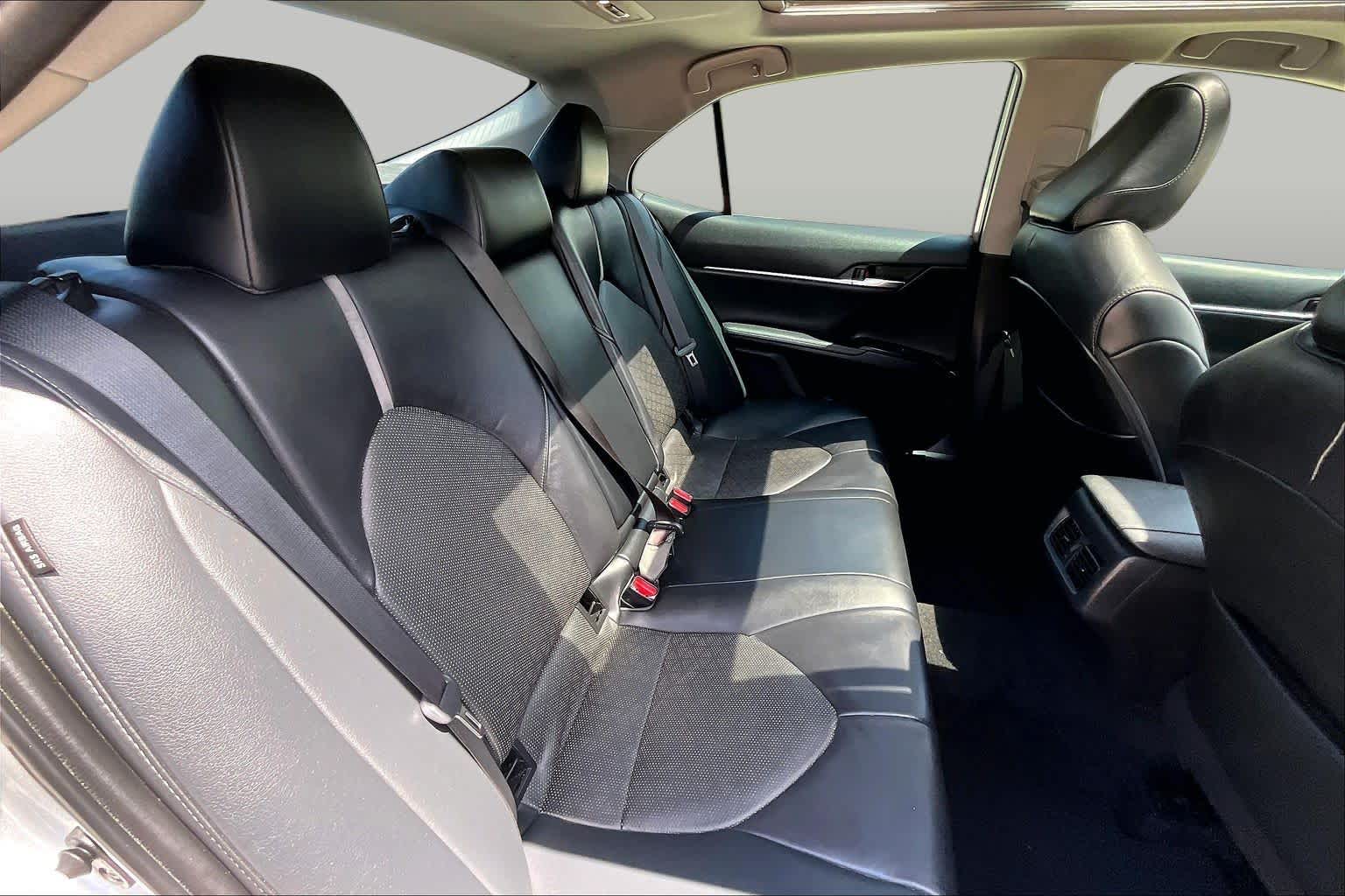 2020 Toyota Camry photo 19 of 32