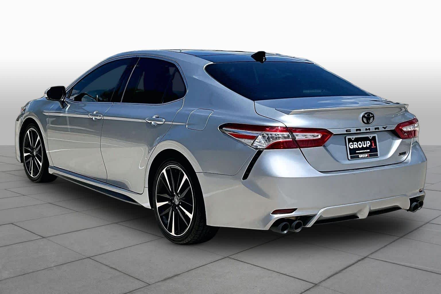 2020 Toyota Camry photo 11 of 32