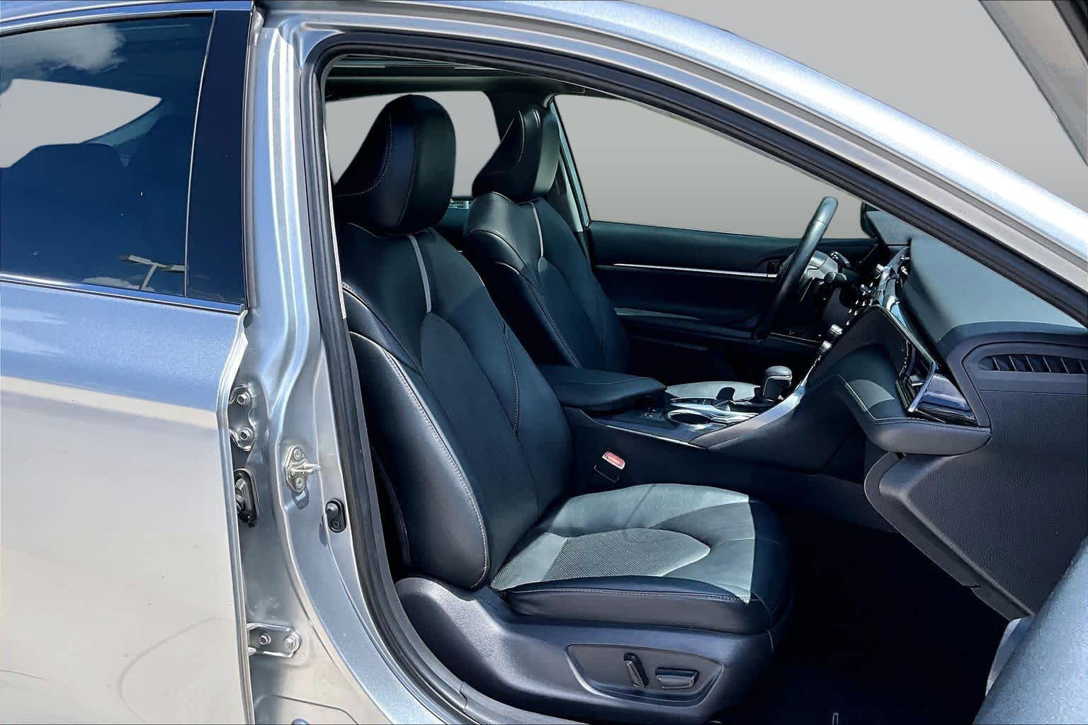 2020 Toyota Camry photo 9 of 32