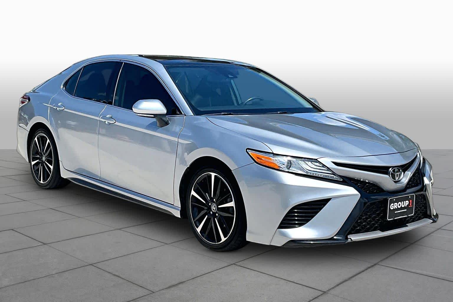 2020 Toyota Camry photo 3 of 32