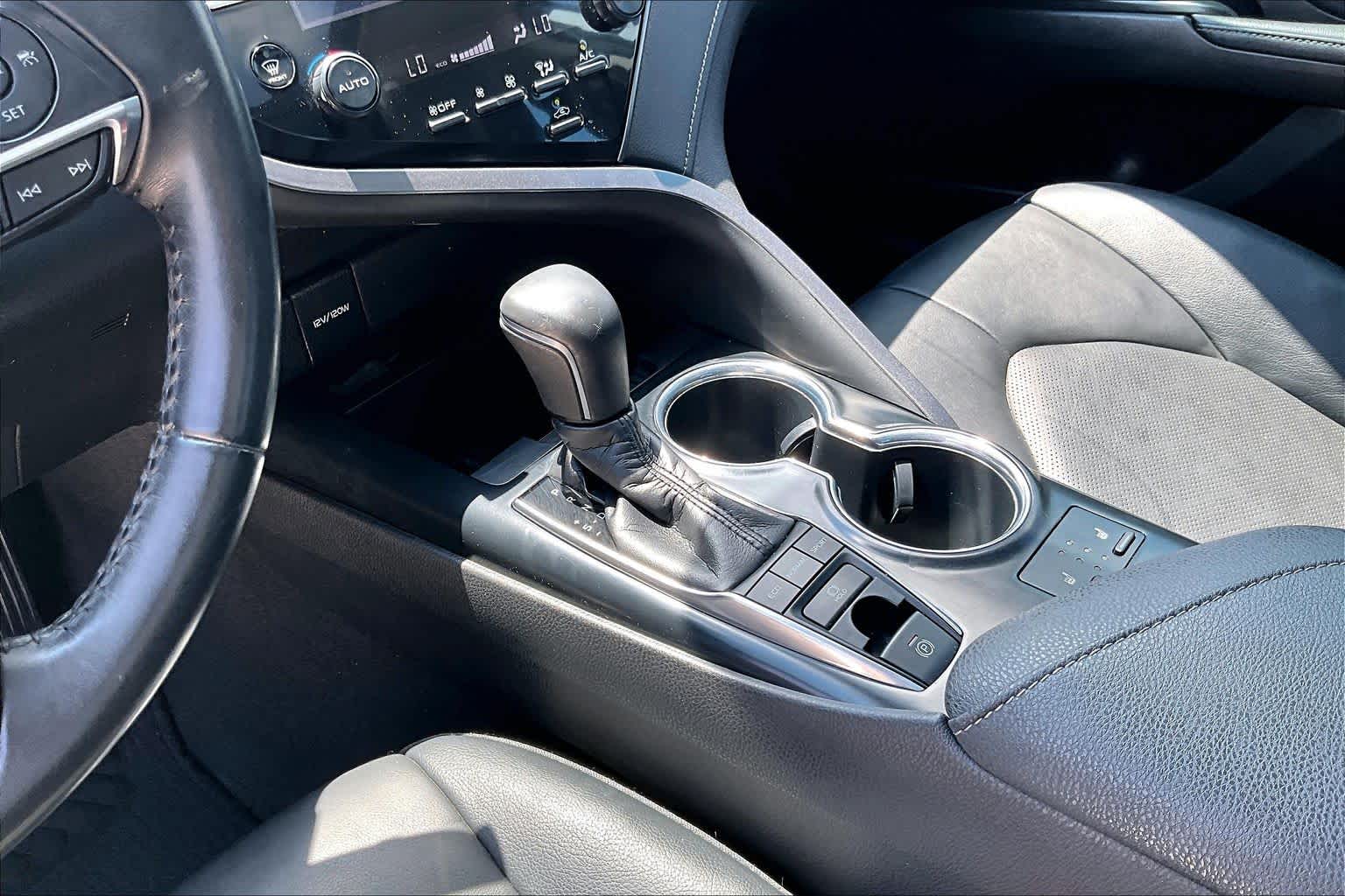 2020 Toyota Camry photo 15 of 32