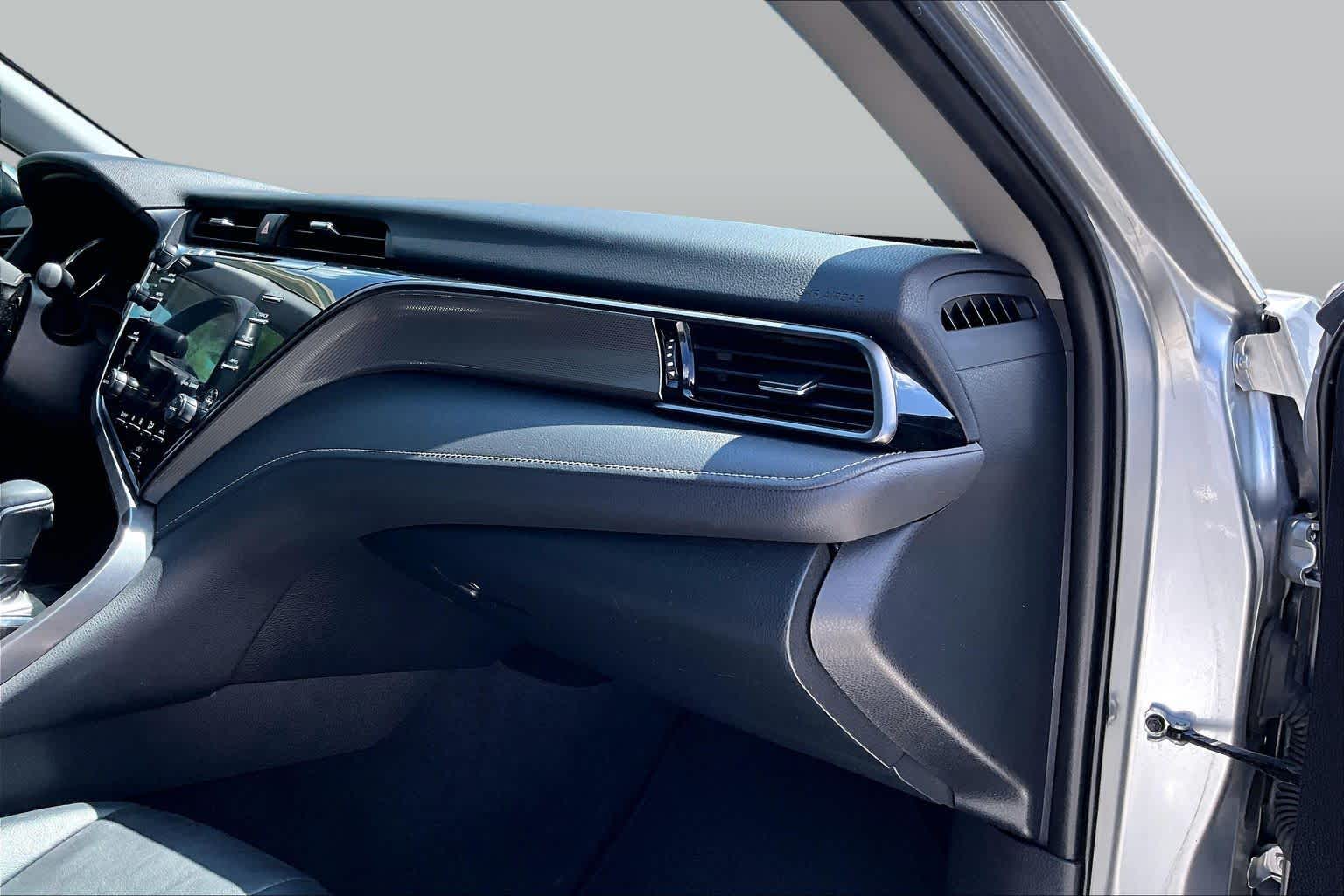 2020 Toyota Camry photo 17 of 32