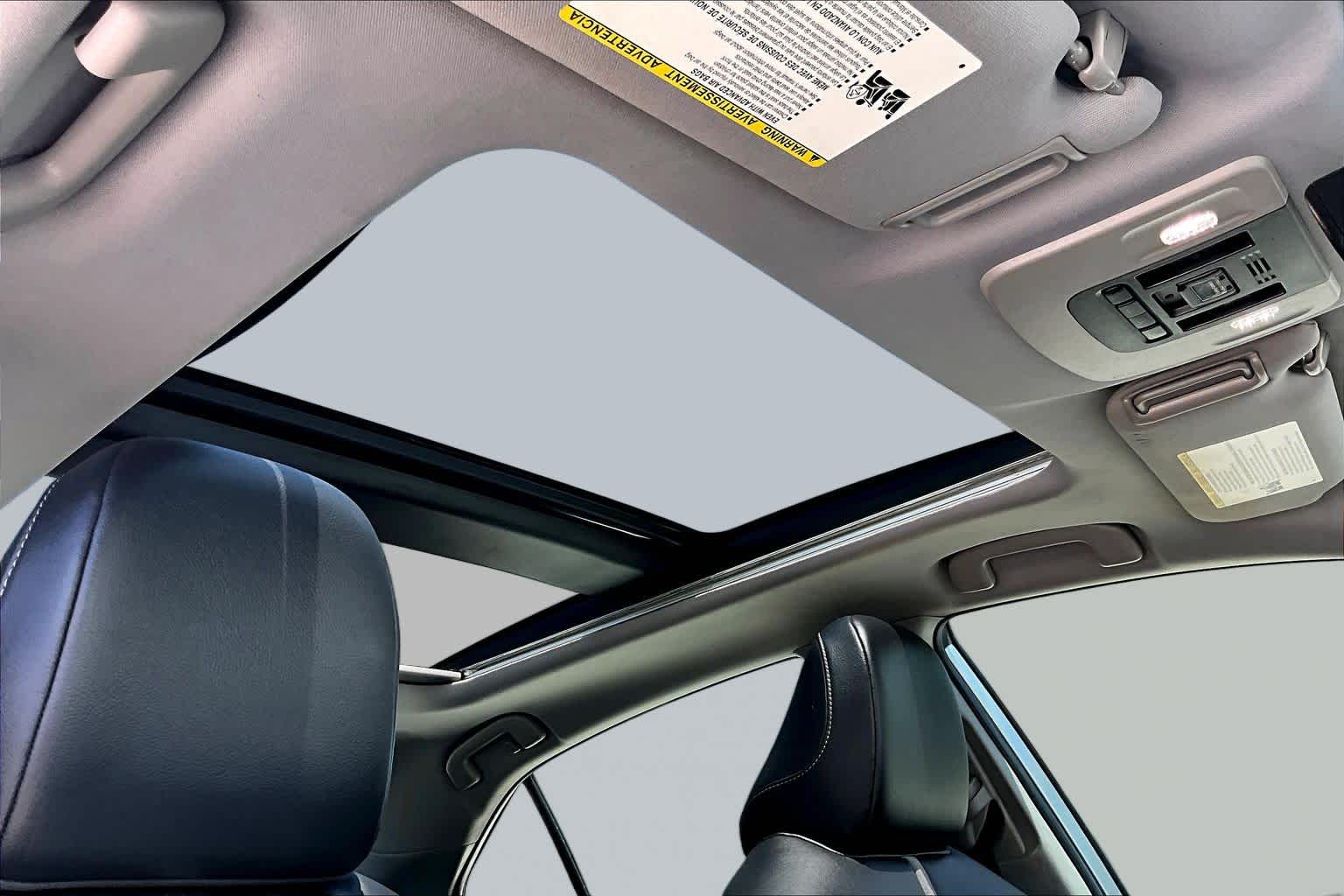2020 Toyota Camry photo 13 of 32