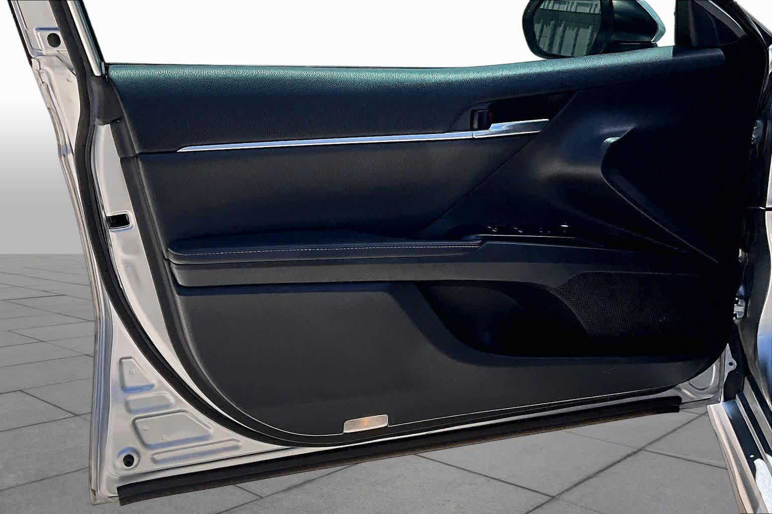 2020 Toyota Camry photo 20 of 32