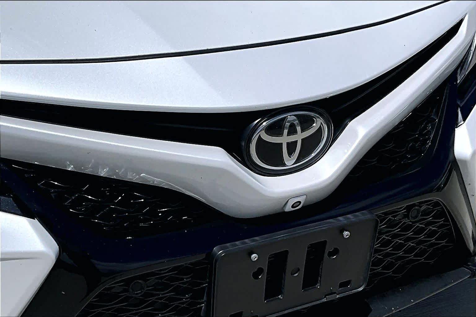 2020 Toyota Camry XSE V6 Wind Chill Pearl/Midnight Black Metallic at Beck & Masten Kia