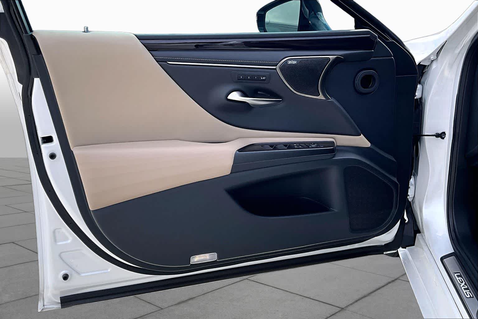 2019 Lexus ES 350 Ultra Luxury  Eminent White Pearl at Lexus Southwest Houston