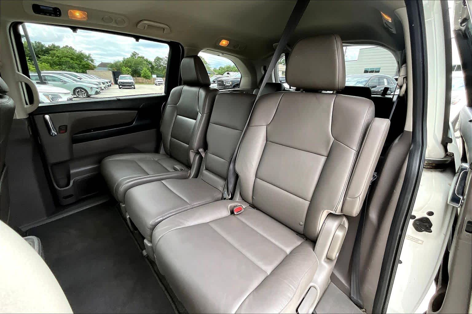 2016 Honda Odyssey Touring White Diamond Pearl at AutoNation USA Katy