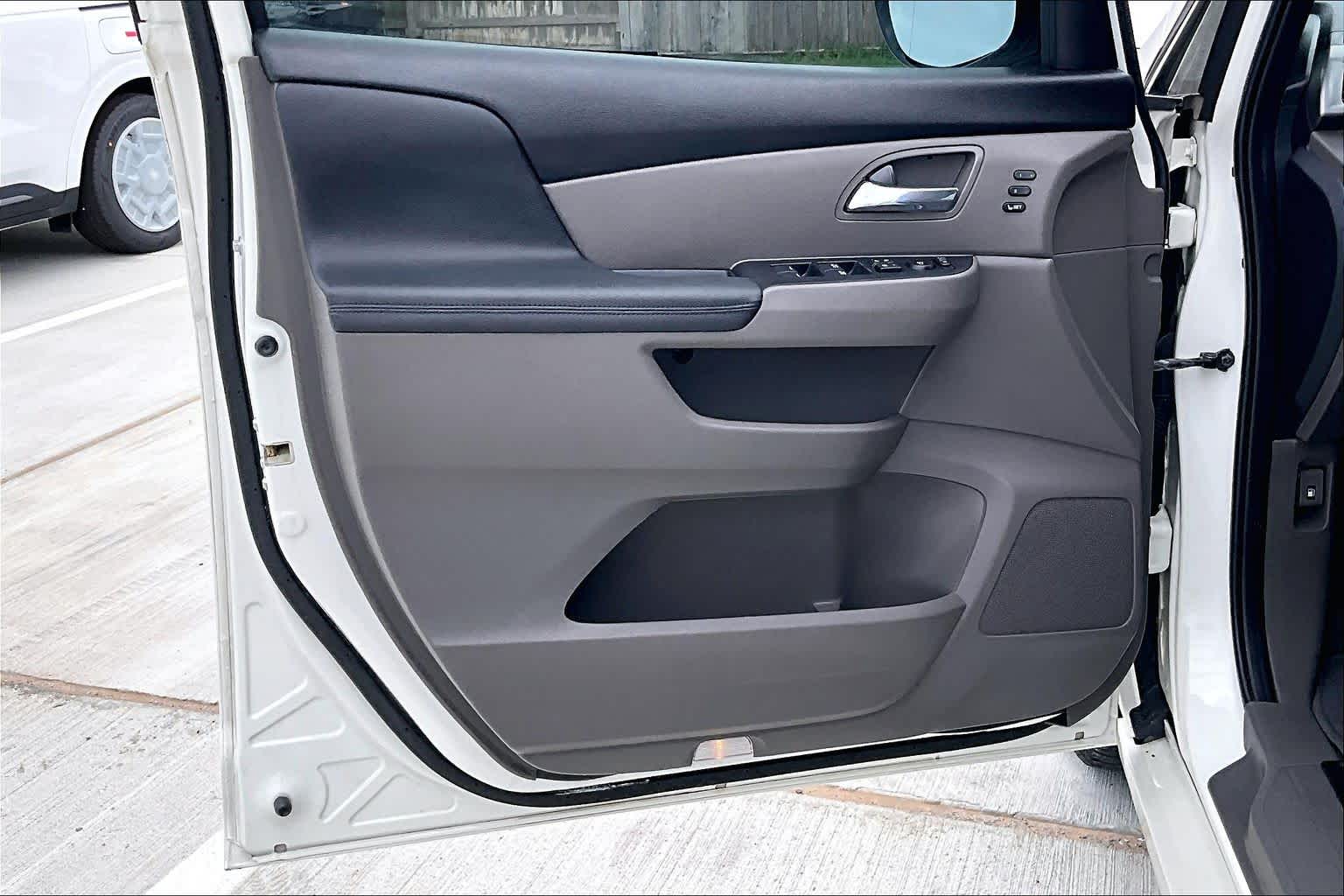 2016 Honda Odyssey Touring White Diamond Pearl at AutoNation USA Katy