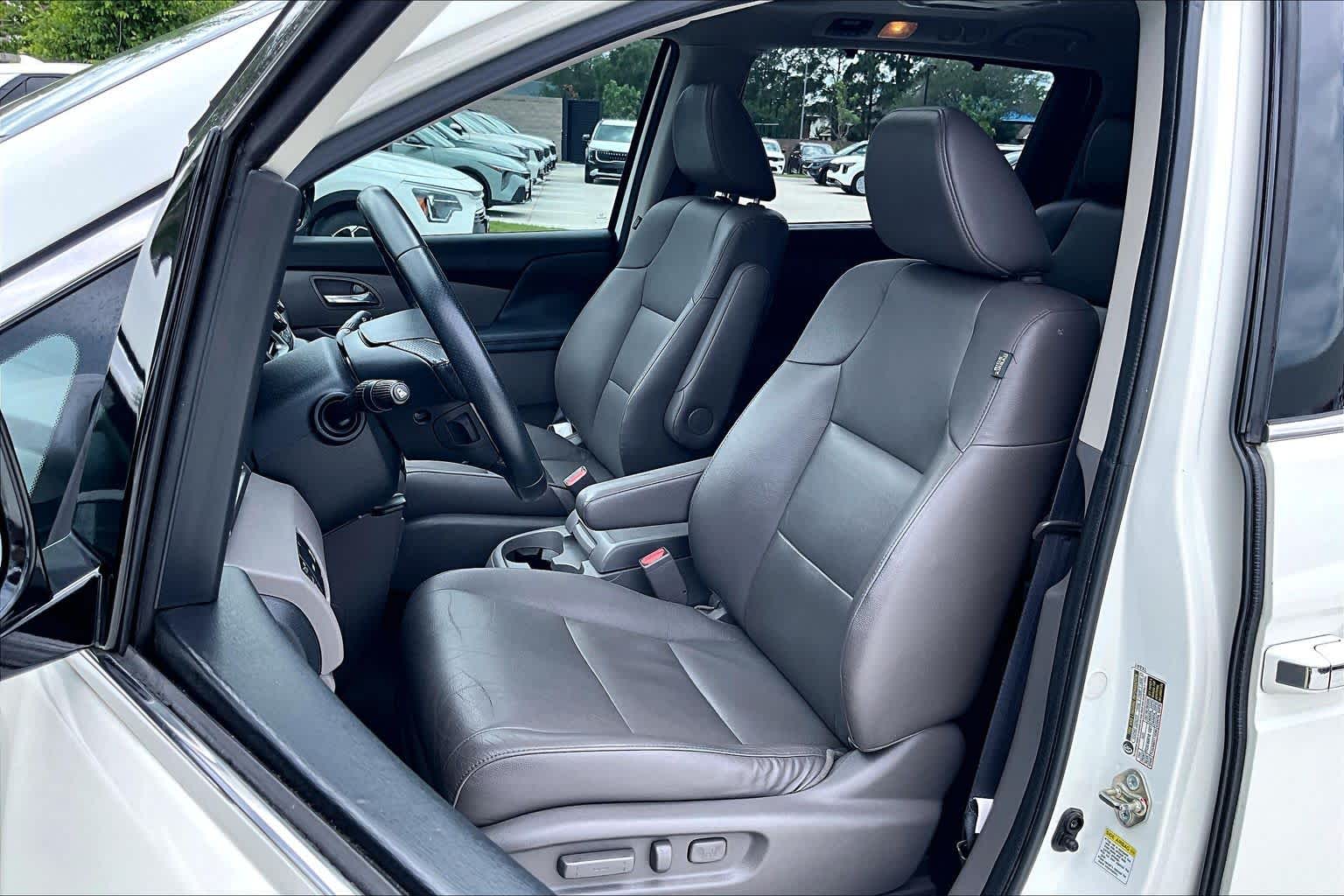 2016 Honda Odyssey Touring White Diamond Pearl at AutoNation USA Katy