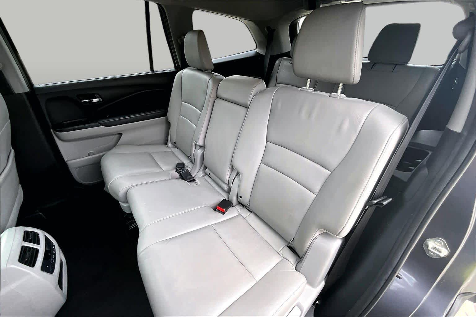 2019 Honda Pilot photo 18 of 33