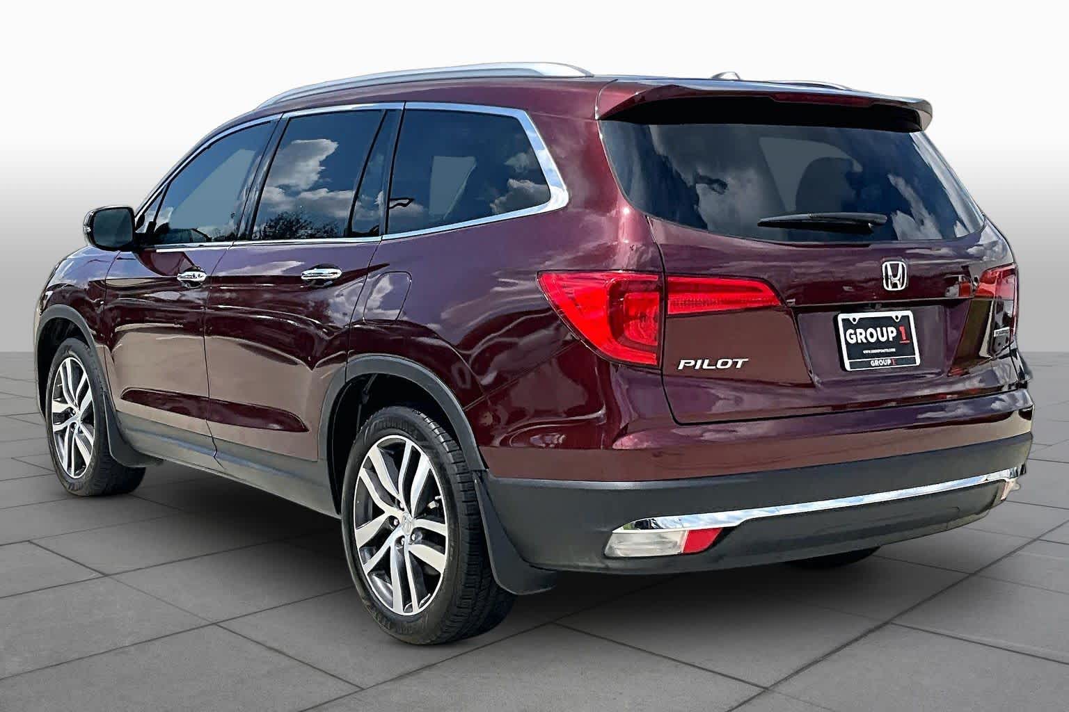 2018 Honda Pilot Touring Deep Scarlet Pearl at Honda of Clear Lake