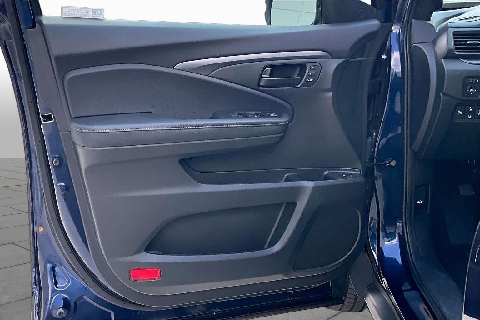 2023 Honda Passport EX-L Obsidian Blue Pearl at Team Toyota